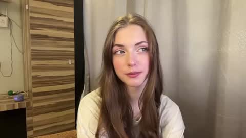 Mia online show from 07-17-26, 06:31