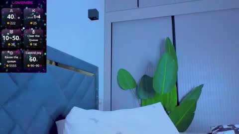 Mia online show from 09-13-25, 04:07