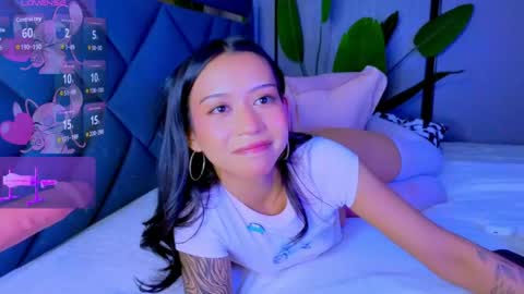 Mia online show from 04-10-26, 10:25