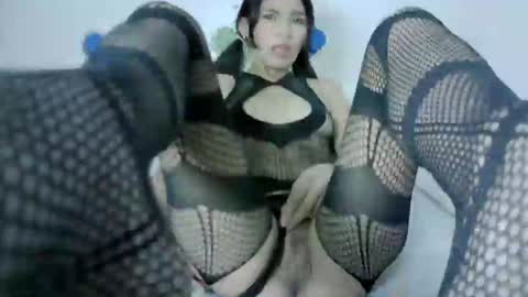 Snapshot of mia_suarez4 chatting on 05-27-26, 01:35 MIA suarez4 online show from 05-27-26, 01:35