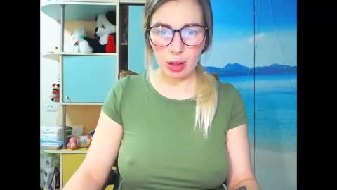 Mia. online show from 11-21-25, 03:22