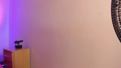 mia_sweetie1 online show from 05-29-26, 08:18