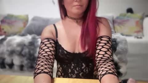 Mia online show from 10-25-25, 11:43