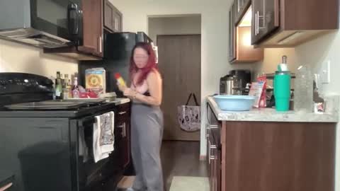 Mia online show from 11-11-25, 07:03