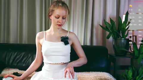 Mia online show from 09-19-25, 02:51