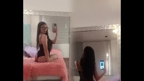 Snapshot of mia_velmont chatting on 05-28-26, 03:37 Miaaa online show from 05-28-26, 03:37