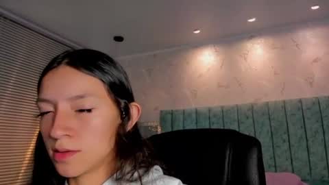 Snapshot of mia_velmont chatting on 06-25-26, 03:17 Miaaa online show from 06-25-26, 03:17