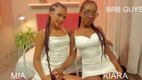 Mia online show from 06-24-26, 11:42