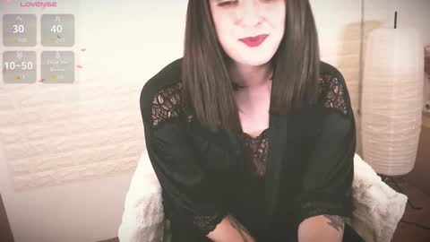 Snapshot of mia_wallase chatting on 09-24-25, 10:35 mia_wallase online show from 09-24-25, 10:35