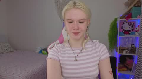 Snapshot of mia_waterlily chatting on 04-26-26, 03:37 Mia online show from 04-26-26, 03:37