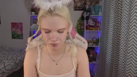 Snapshot of mia_waterlily chatting on 06-05-26, 03:35 Mia online show from 06-05-26, 03:35