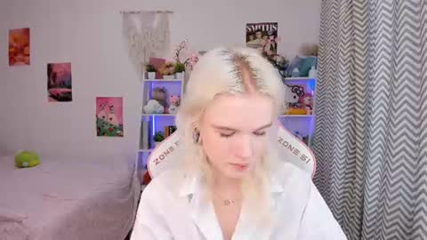 Mia online show from 07-14-26, 03:11