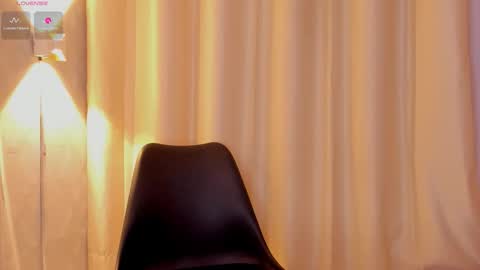 Mia White  online show from 03-19-26, 01:15