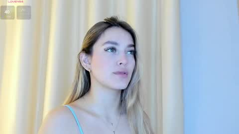 Mia White  online show from 04-15-26, 01:29