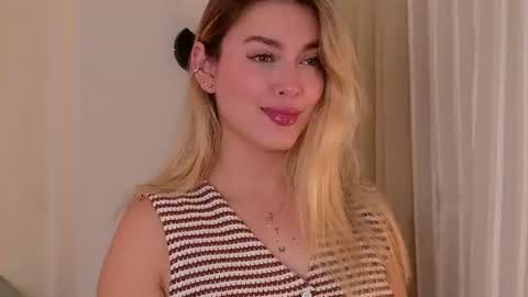 Mia White  online show from 07-29-26, 02:37