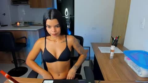 Snapshot of mia_world_ chatting on 05-05-26, 11:57 online show from 05-05-26, 11:57