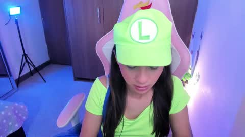 mia  nicolle online show from 11-01-25, 01:18