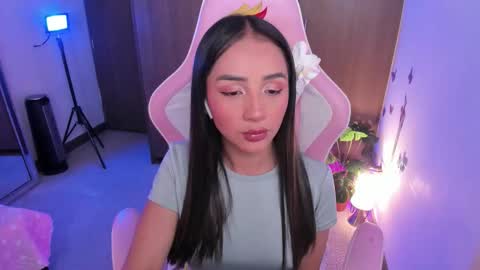 mia  nicolle online show from 11-20-25, 03:07