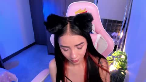 Snapshot of miaa_06 chatting on 05-12-26, 12:08 mia nicolle online show from 05-12-26, 12:08