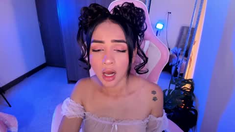 Snapshot of miaa_06 chatting on 05-21-26, 02:07 mia nicolle online show from 05-21-26, 02:07