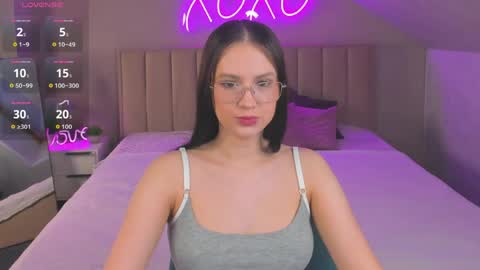 Mia online show from 04-20-26, 11:24