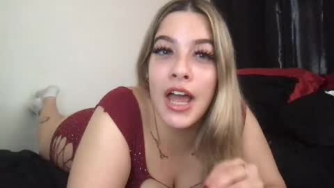 Mia Moji online show from 10-22-25, 01:44