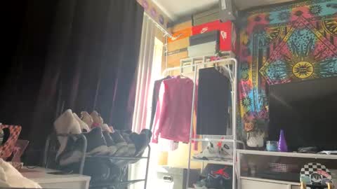 Mia online show from 09-19-25, 04:07