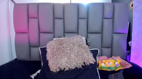 Mia online show from 02-27-25, 12:13