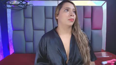 Mia online show from 09-19-25, 12:06