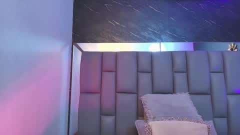 Mia online show from 10-06-25, 12:02