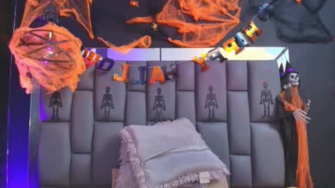 Mia online show from 10-27-25, 12:09