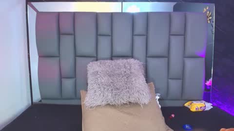 Mia online show from 11-18-25, 12:09