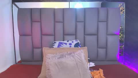 Mia online show from 11-27-25, 12:07