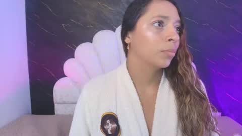Mia online show from 06-10-26, 12:04