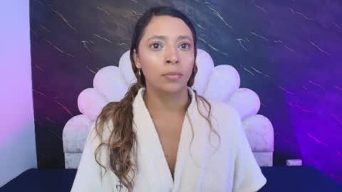 Mia online show from 06-11-26, 12:03