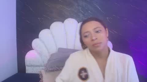 Mia online show from 06-12-26, 12:04