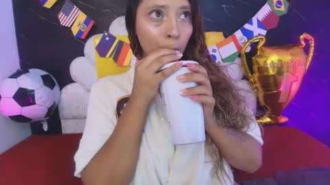 Mia online show from 06-19-26, 12:09