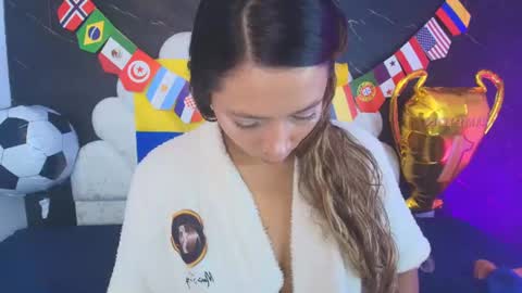 Mia online show from 06-24-26, 12:04