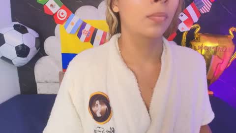 Mia online show from 07-16-26, 12:00