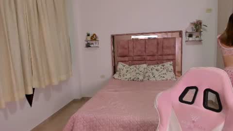 Mia  online show from 07-19-26, 11:52