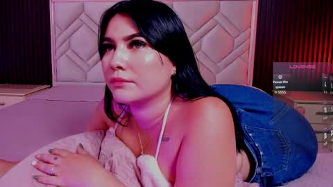 Miaa Farrel online show from 10-21-25, 07:36