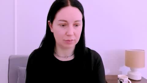 Mia online show from 04-21-26, 03:28