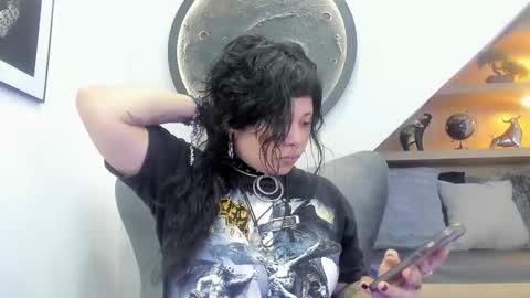 Mia online show from 03-03-26, 12:22