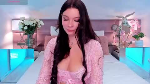 Mia online show from 04-15-26, 12:34