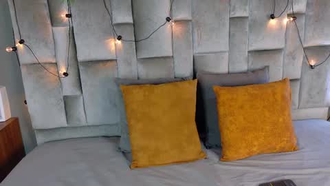 miaanderson__ online show from 05-19-26, 12:00