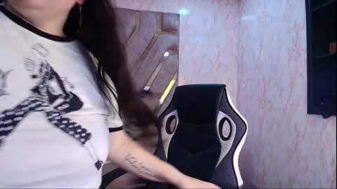 Im Miss Mia online show from 12-19-25, 08:27