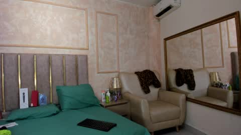 Miaasummer online show from 04-22-26, 11:34