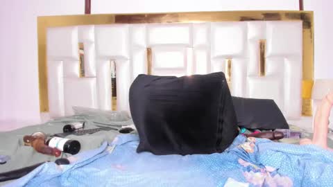 Snapshot of miaaxxx_ chatting on 02-13-25, 08:27 Mia  online show from 02-13-25, 08:27