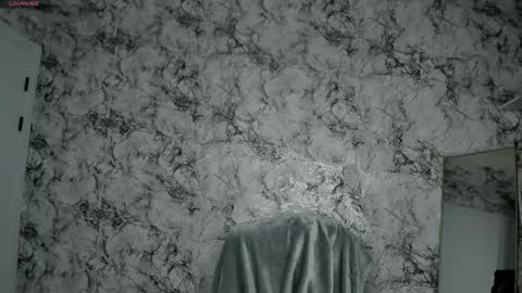 Mia online show from 03-11-26, 05:52