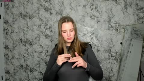 Mia online show from 03-31-26, 07:03